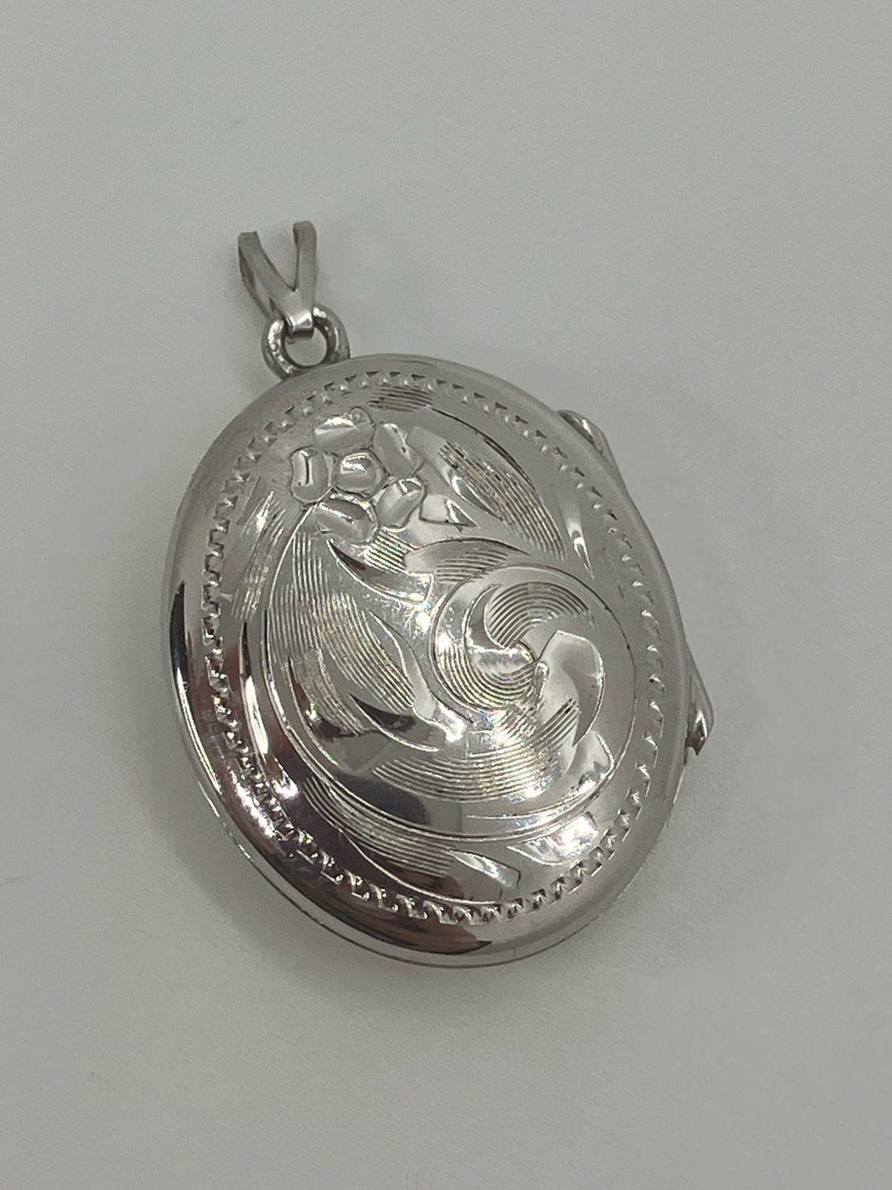 Vtg Sterling Silver Floral Etched Oval Photo Locket Pendant